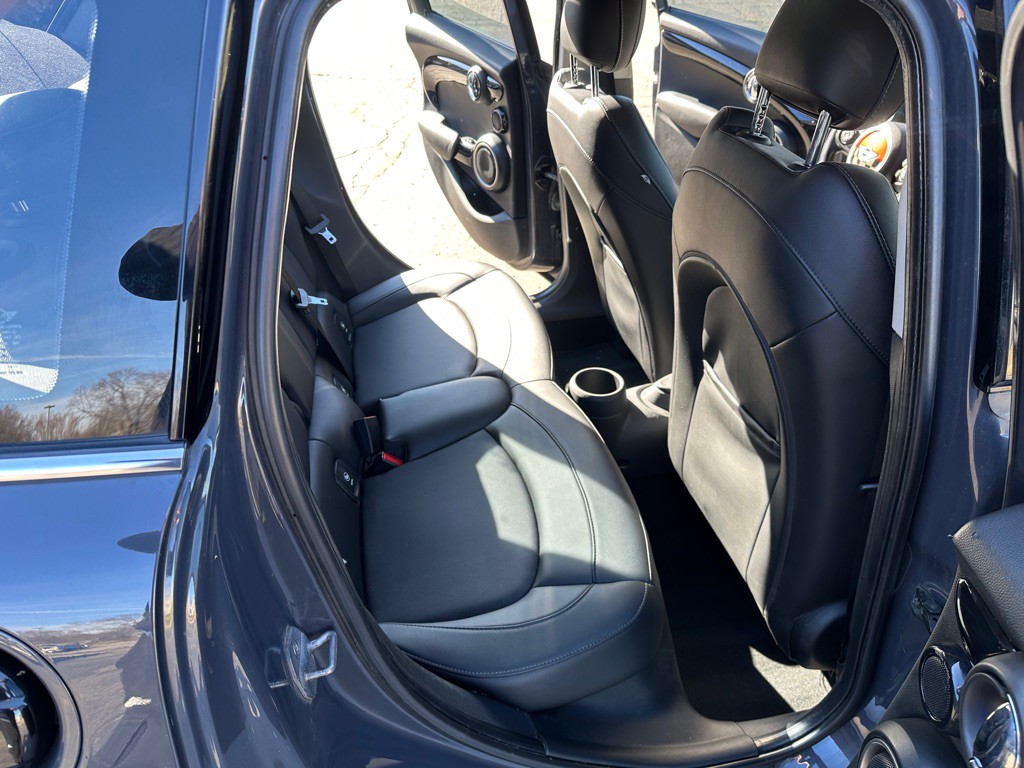 2015 MINI Cooper Image 20