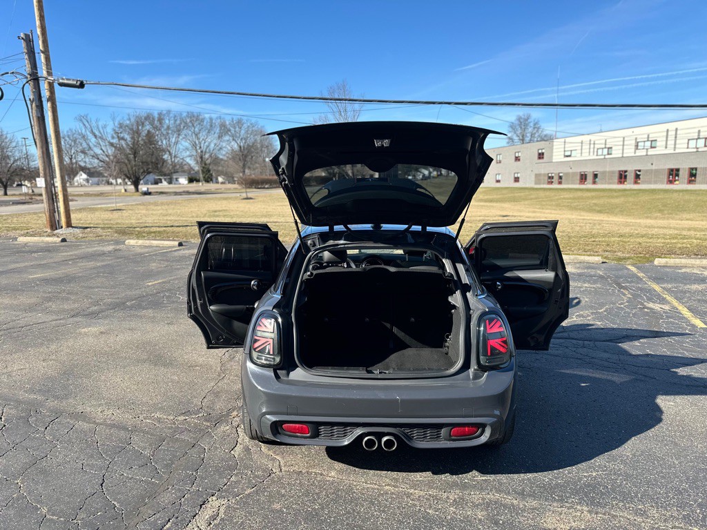 2015 MINI Cooper Image 26