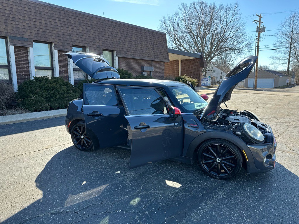 2015 MINI Cooper Image 28