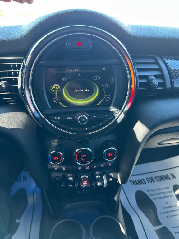 2015 MINI Cooper Image 30