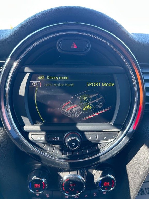 2015 MINI Cooper Image 35