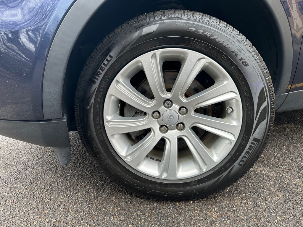 2017 Land Rover Discovery Sport Image 4