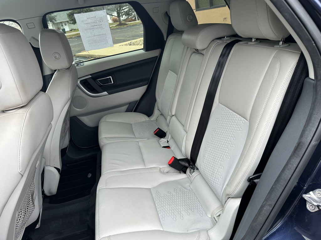 2017 Land Rover Discovery Sport Image 18