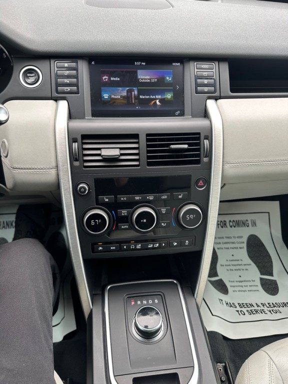 2017 Land Rover Discovery Sport Image 32