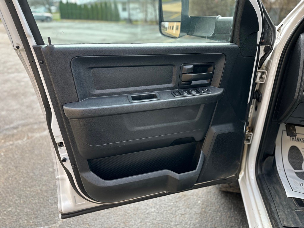 2015 RAM 3500 Image 12