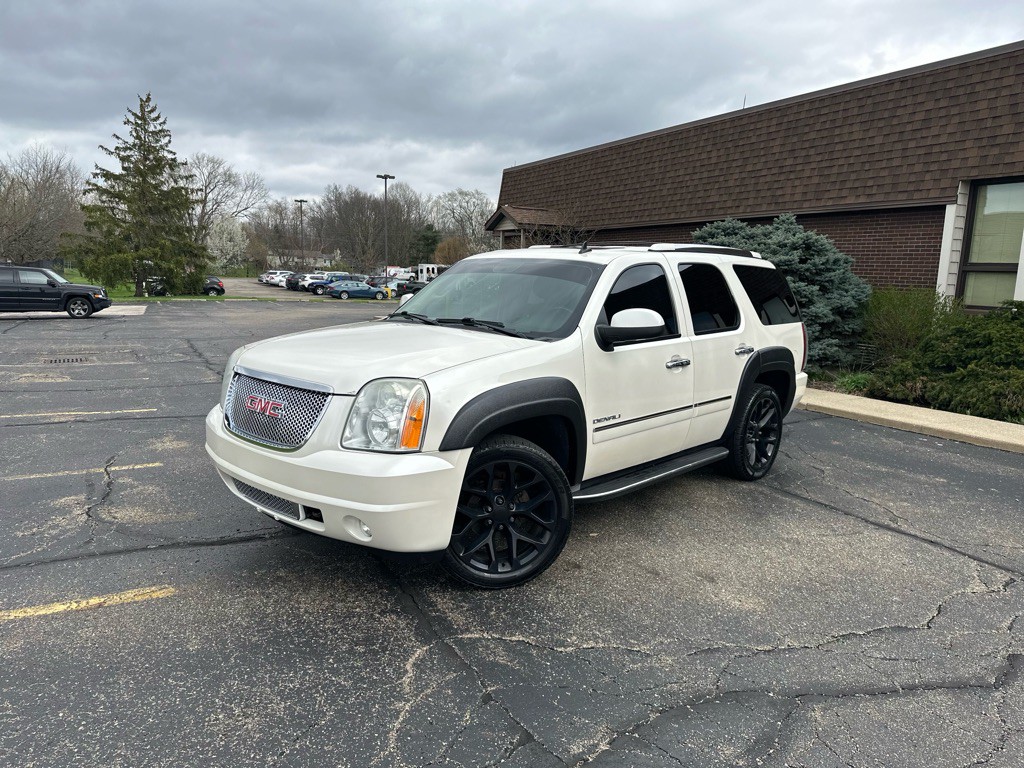 2011 GMC Yukon Image 2