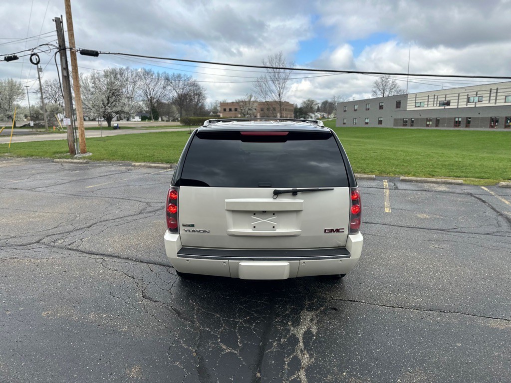 2011 GMC Yukon Image 8