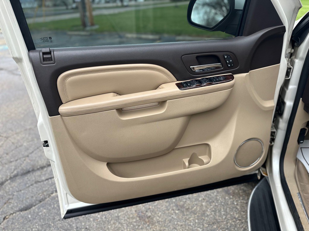 2011 GMC Yukon Image 12