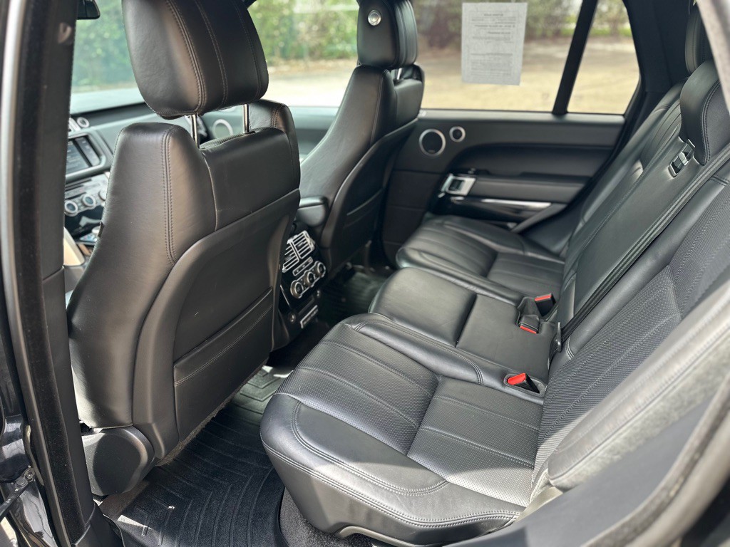 2015 Land Rover Range Rover Image 16