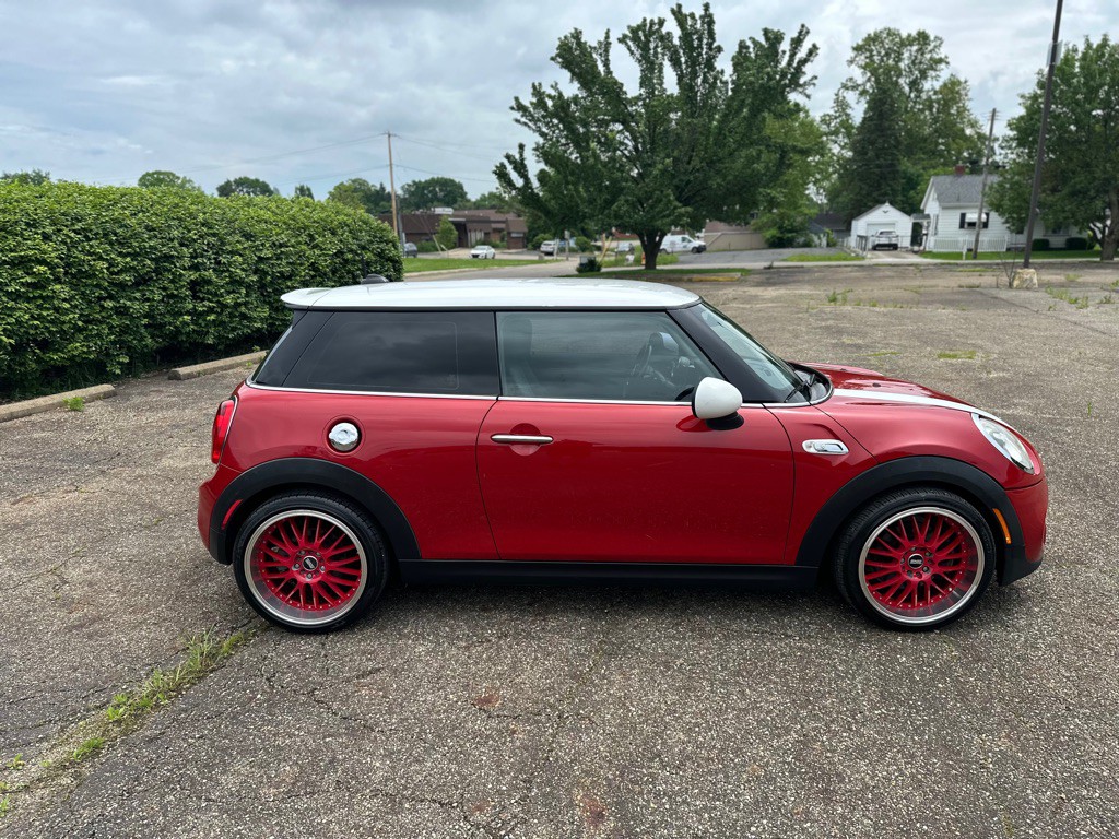 2016 MINI Cooper Image 16