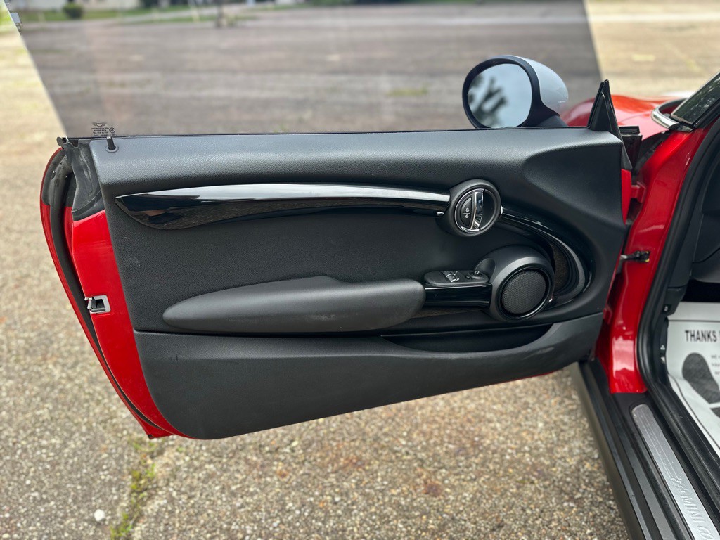 2016 MINI Cooper Image 18