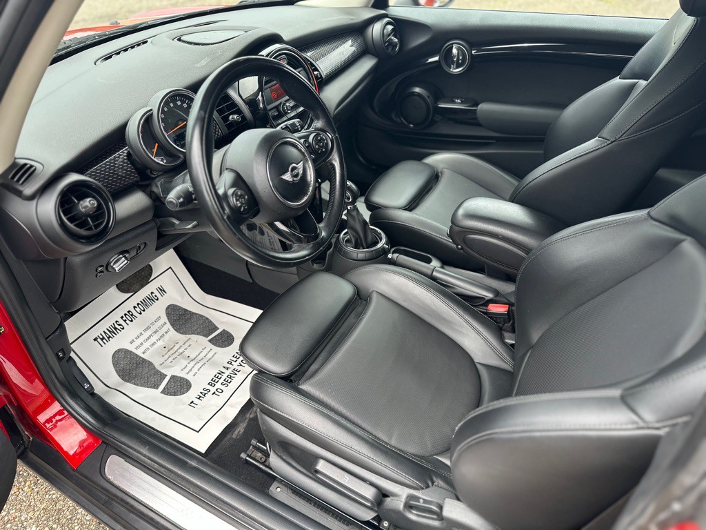 2016 MINI Cooper Image 19