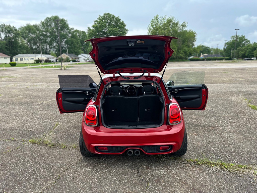 2016 MINI Cooper Image 28