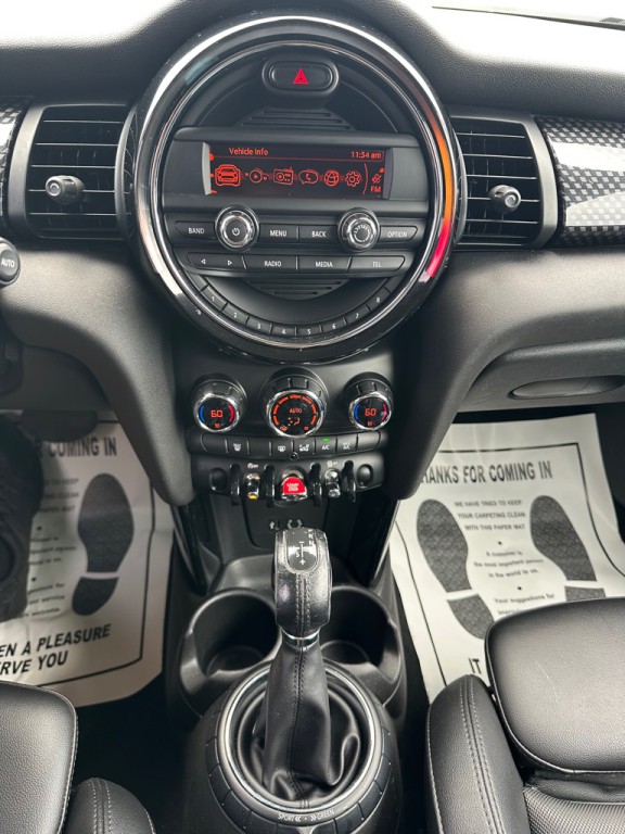 2016 MINI Cooper Image 32