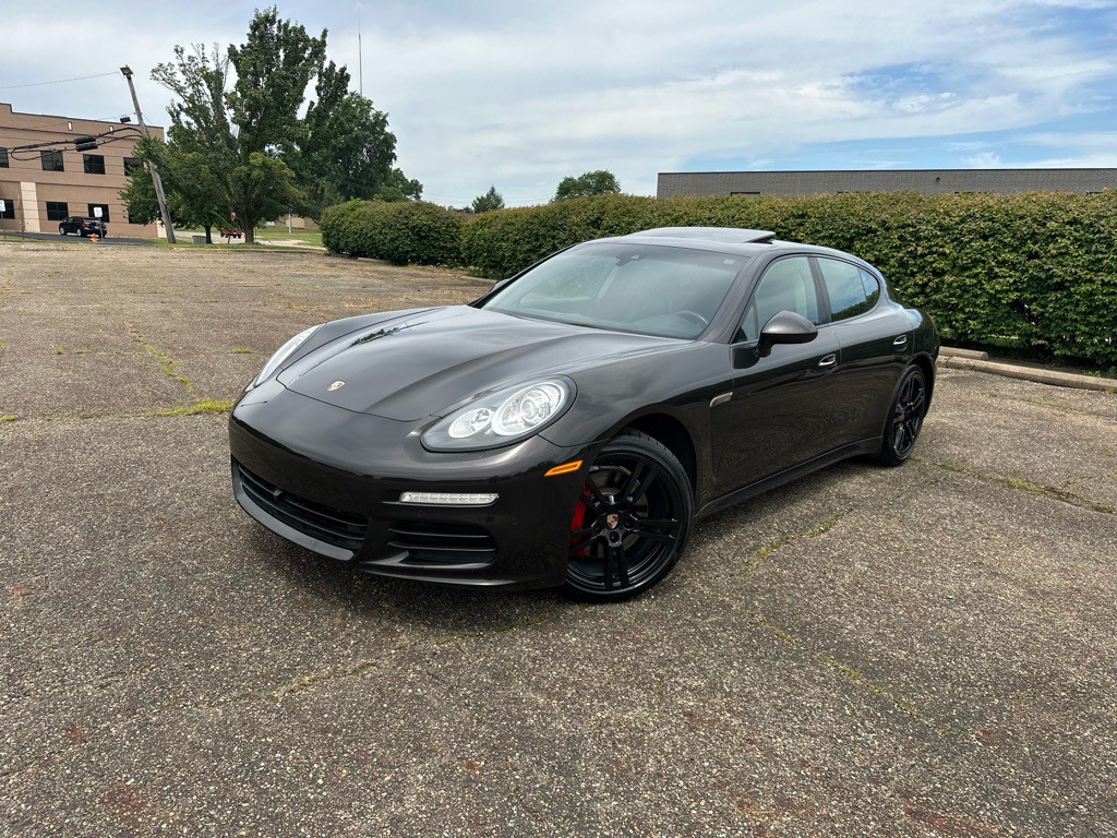 2014 Porsche Panamera Image 2