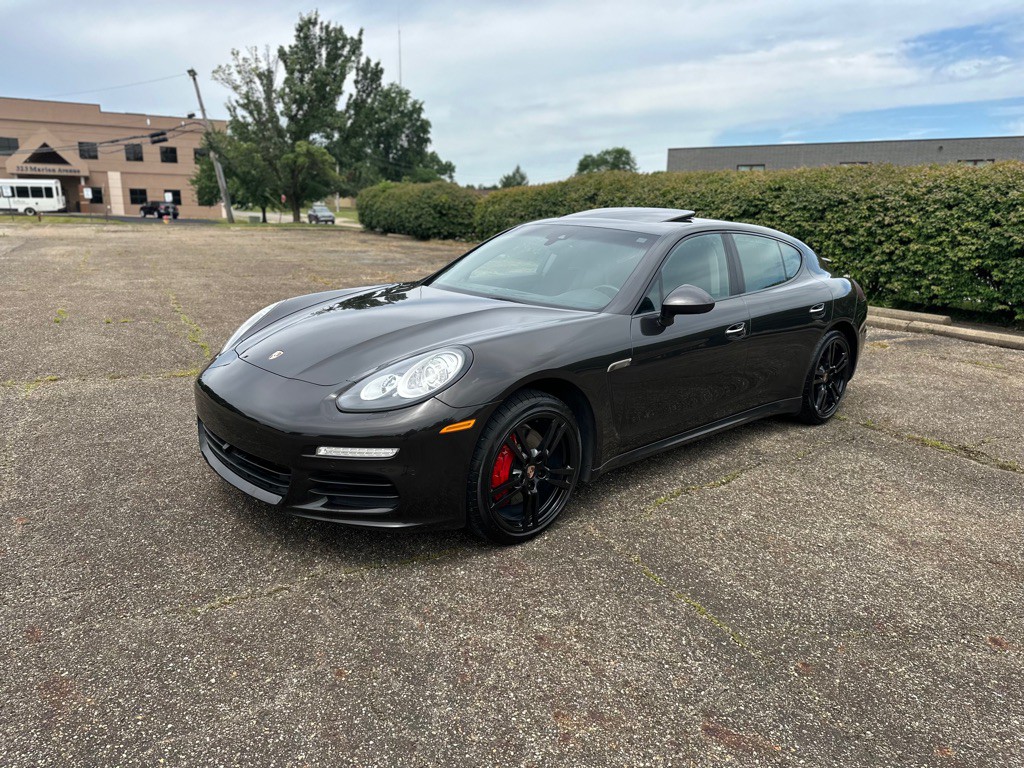 2014 Porsche Panamera Image 8
