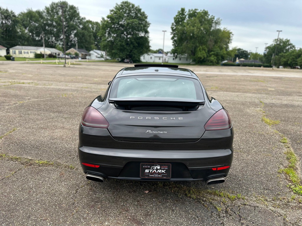 2014 Porsche Panamera Image 11