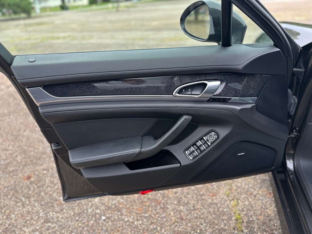 2014 Porsche Panamera Image 17