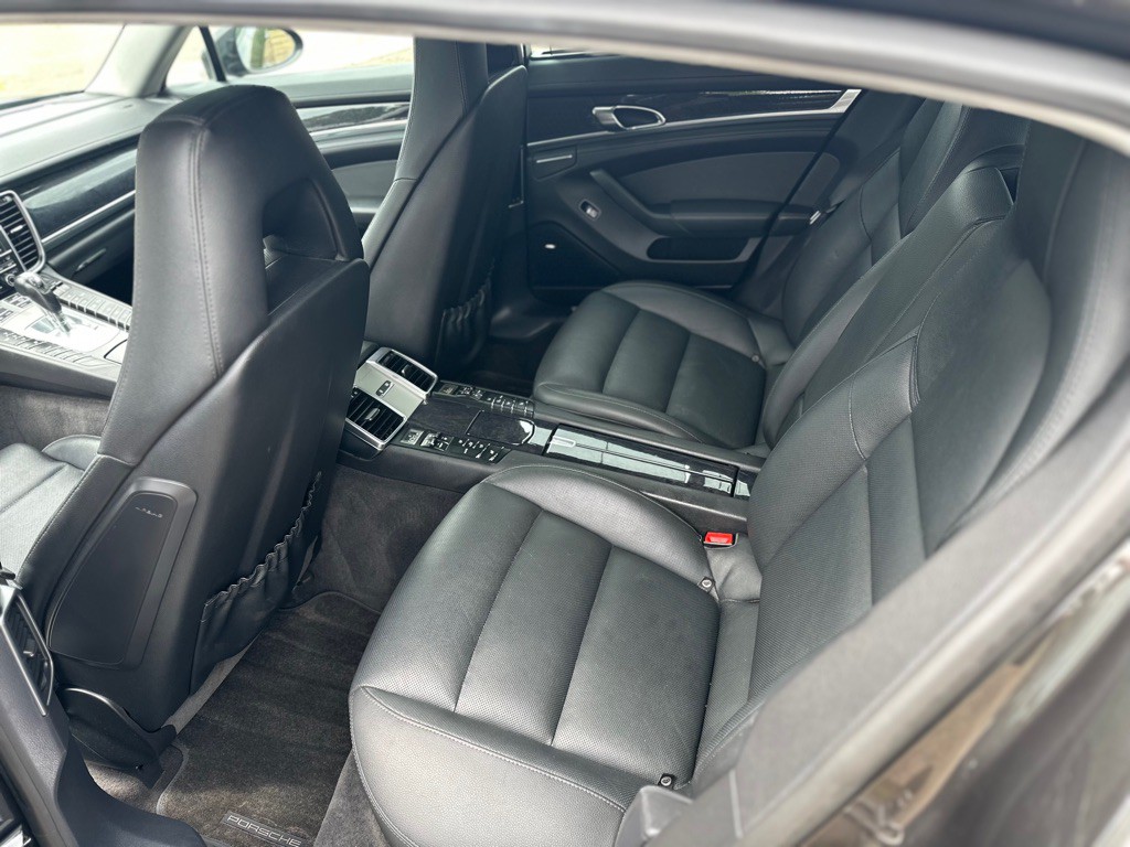 2014 Porsche Panamera Image 20