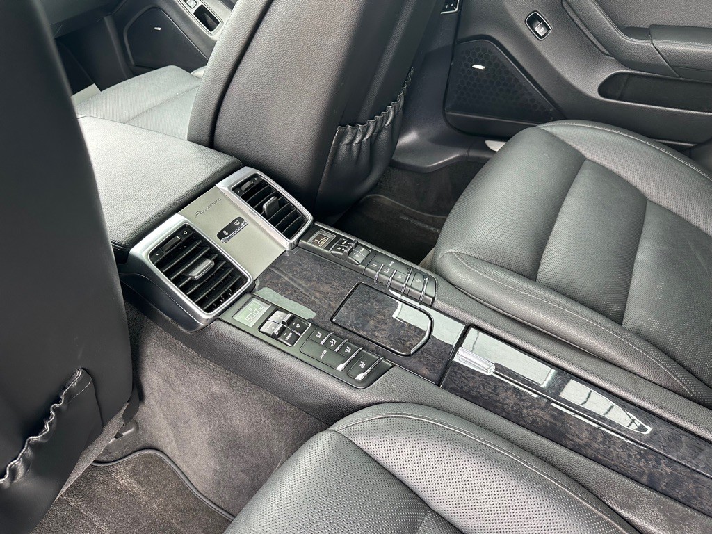 2014 Porsche Panamera Image 21