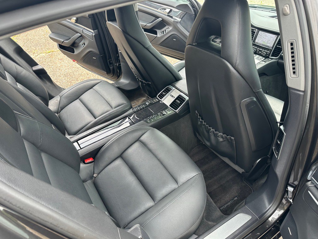 2014 Porsche Panamera Image 22