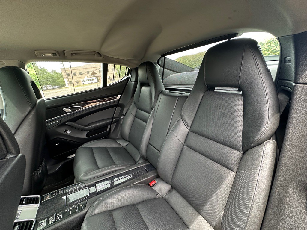 2014 Porsche Panamera Image 35