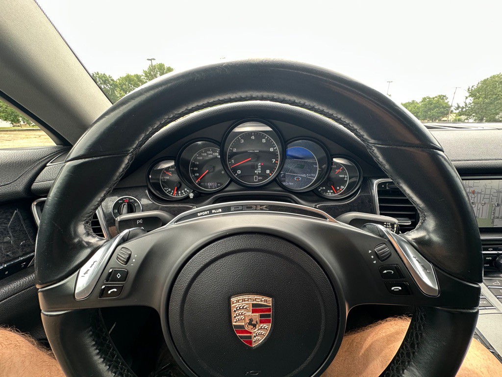 2014 Porsche Panamera Image 40
