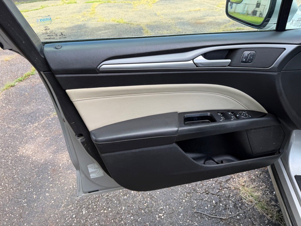 2016 Ford Fusion Image 11