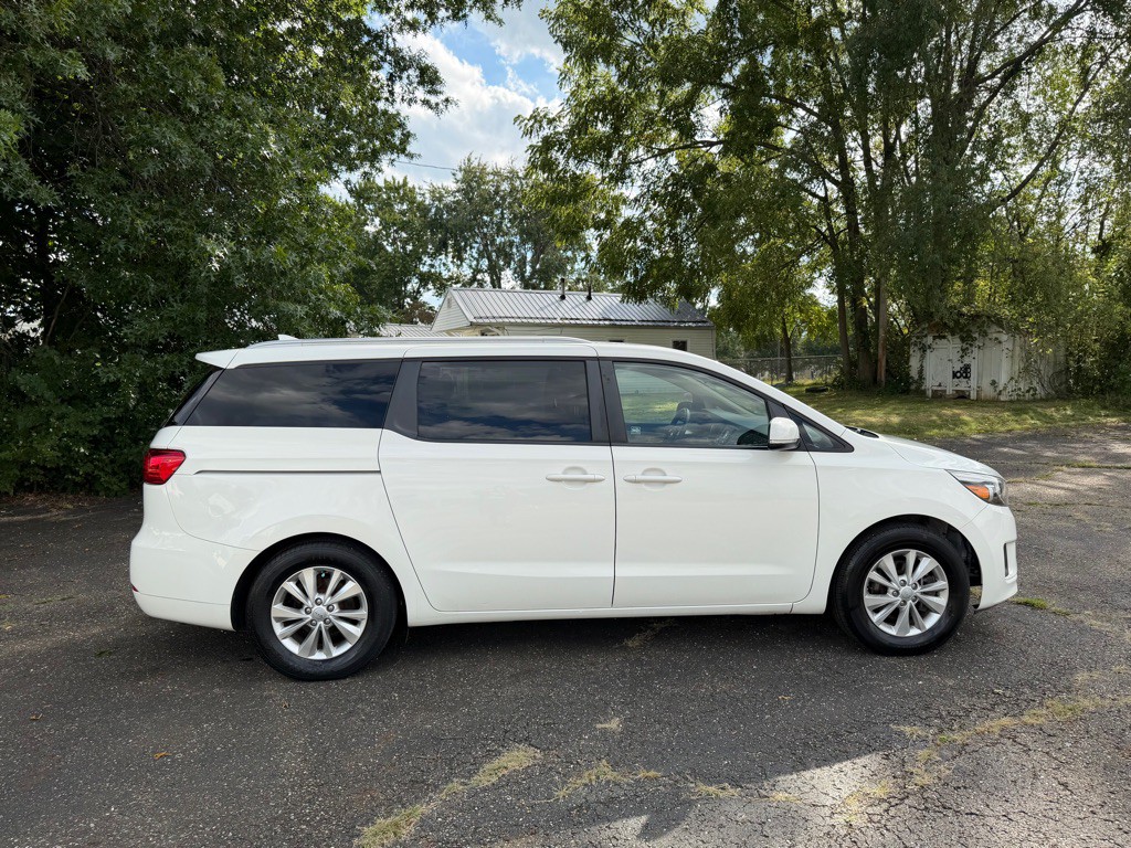 2015 Kia Sedona Image 11