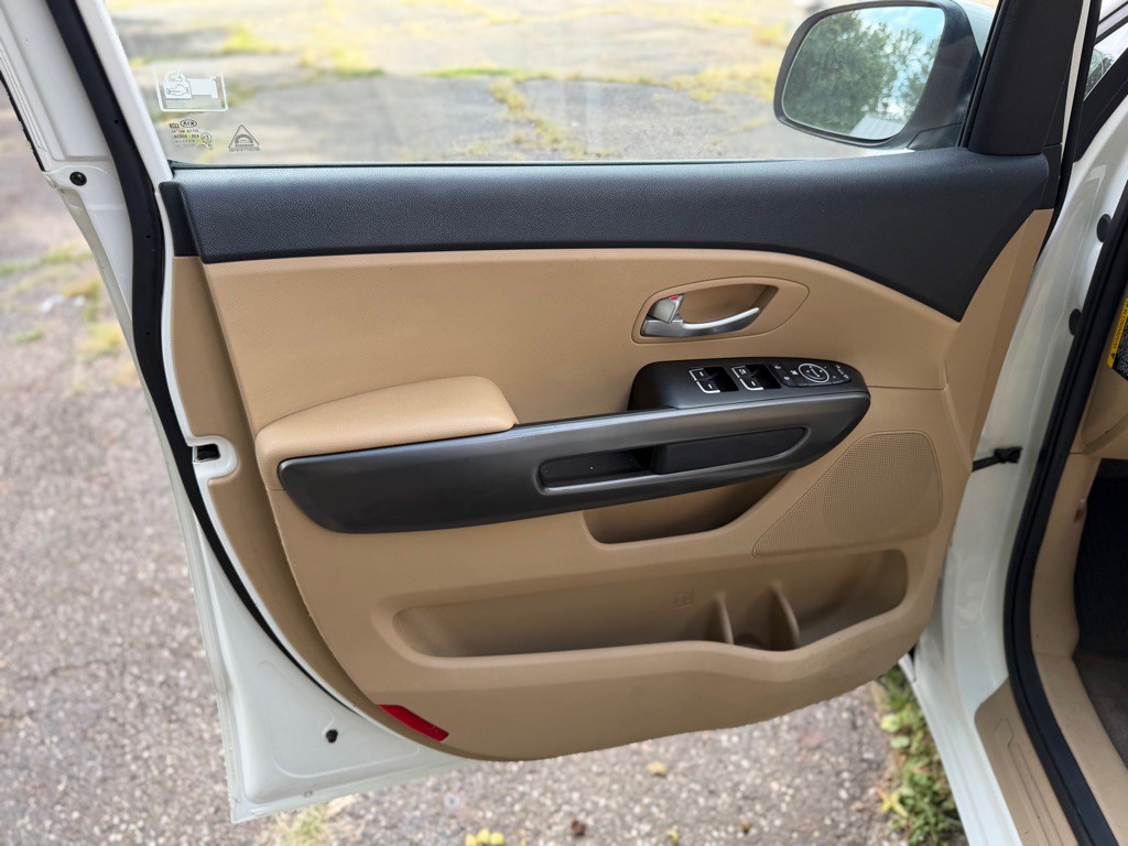 2015 Kia Sedona Image 13