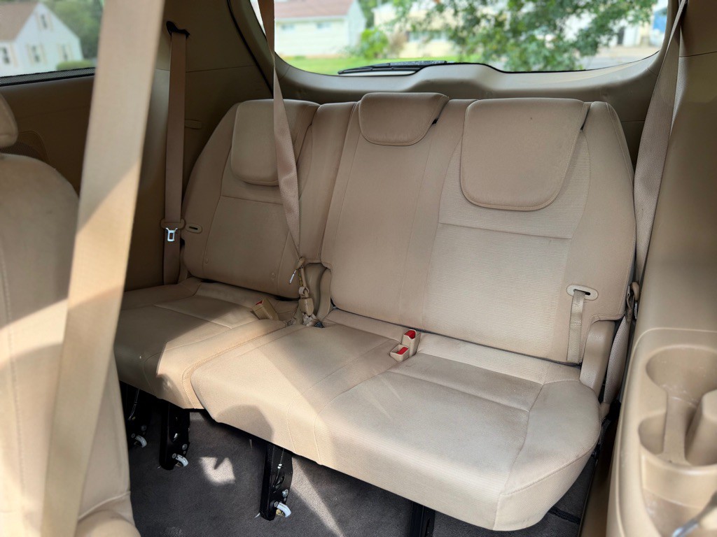 2015 Kia Sedona Image 17