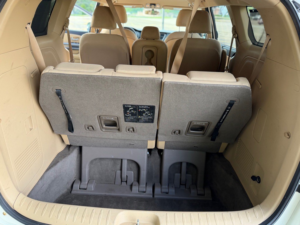 2015 Kia Sedona Image 18