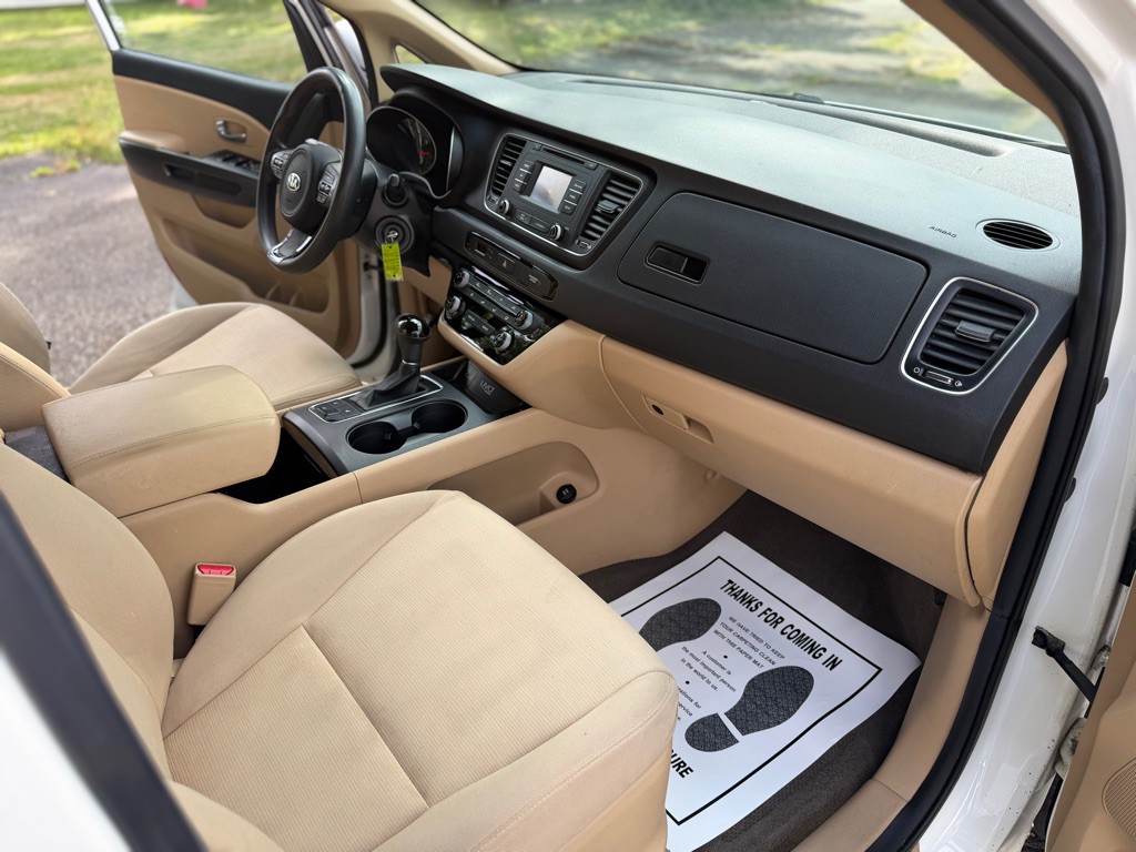 2015 Kia Sedona Image 22