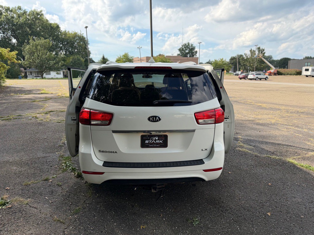 2015 Kia Sedona Image 28