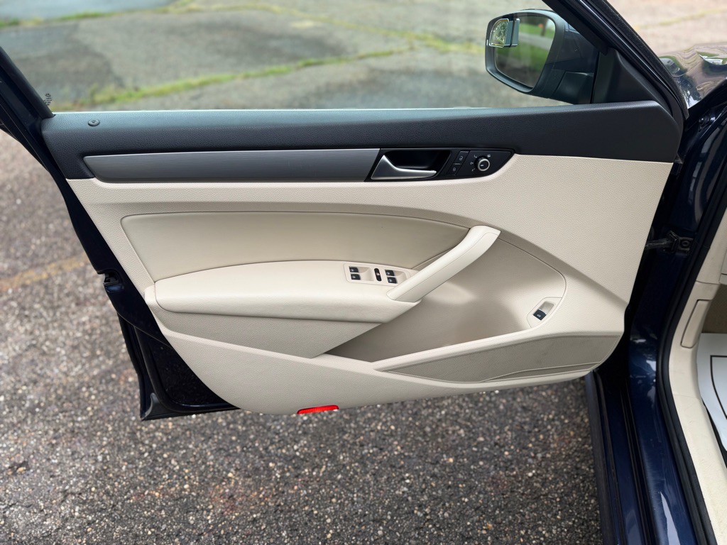 2014 Volkswagen Passat Image 13