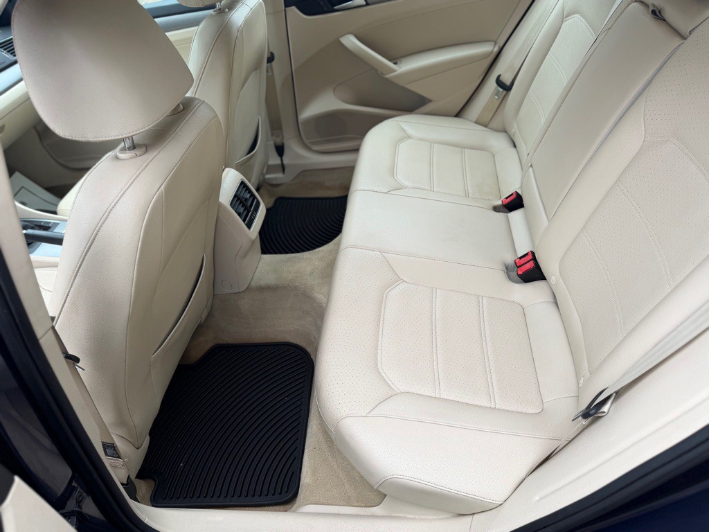 2014 Volkswagen Passat Image 14