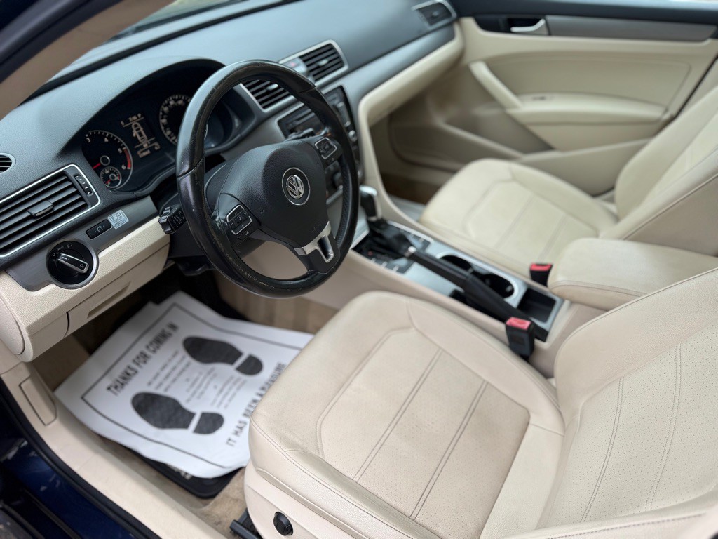 2014 Volkswagen Passat Image 16