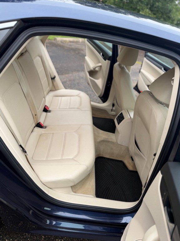 2014 Volkswagen Passat Image 17