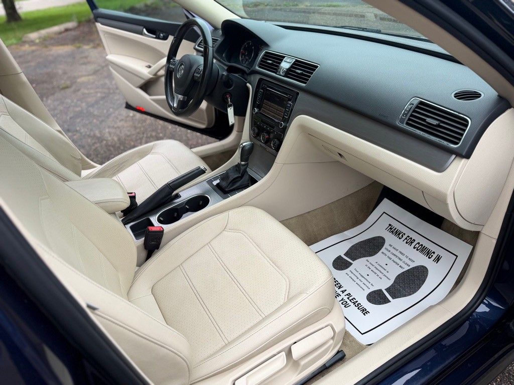 2014 Volkswagen Passat Image 18