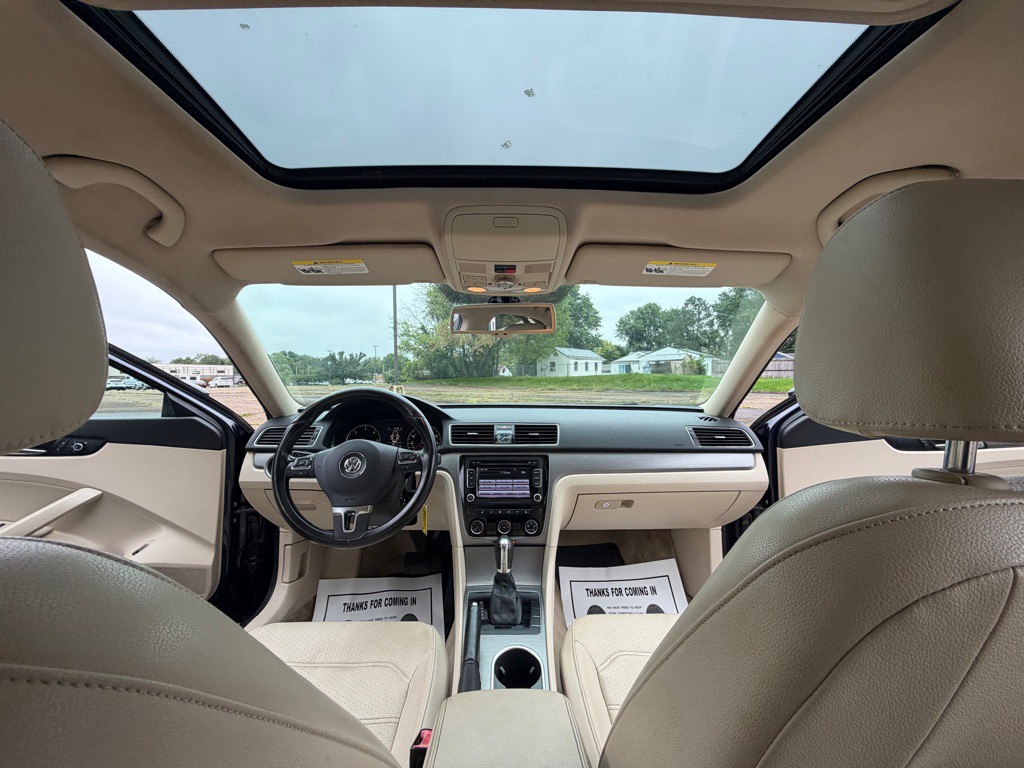 2014 Volkswagen Passat Image 19