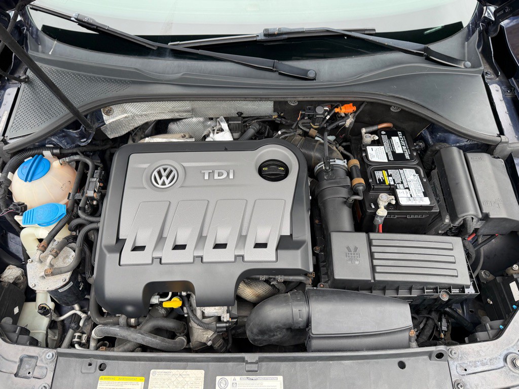 2014 Volkswagen Passat Image 20