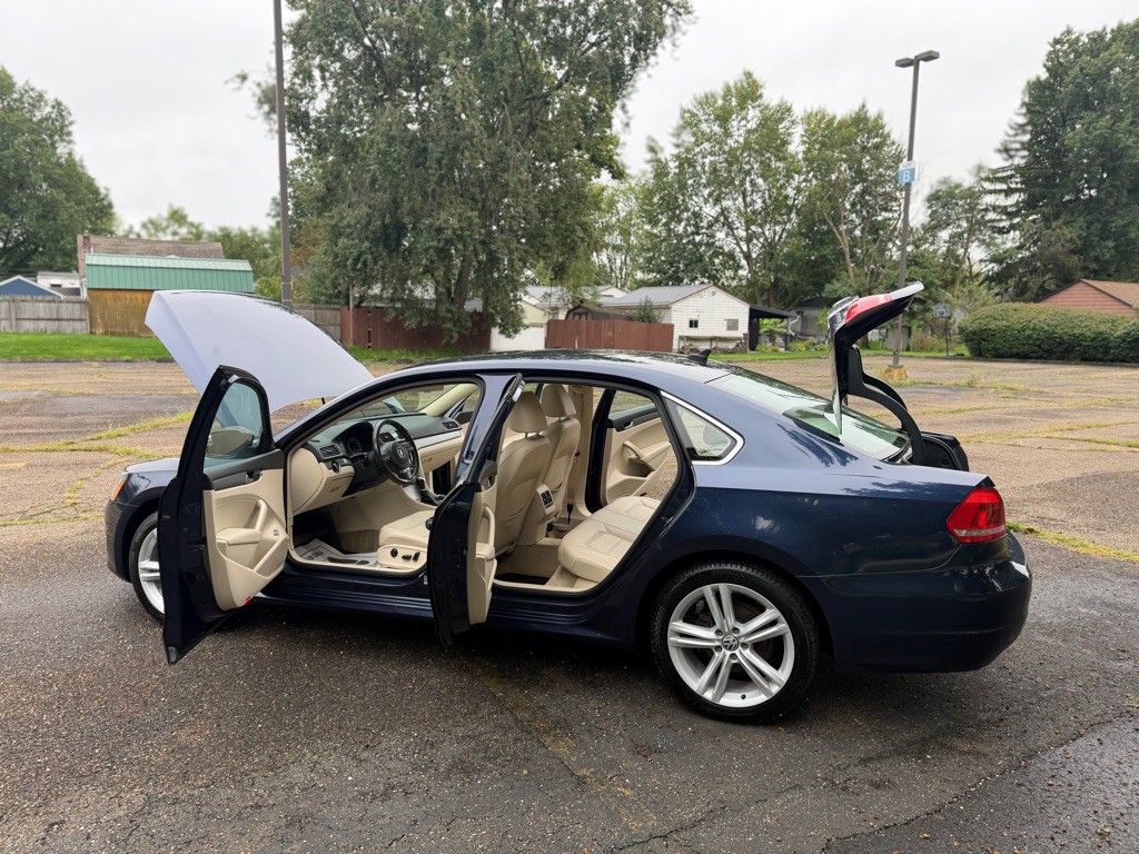 2014 Volkswagen Passat Image 23