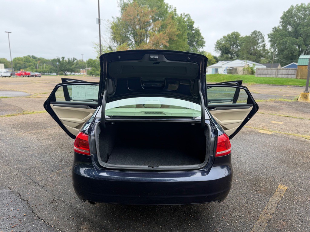2014 Volkswagen Passat Image 24
