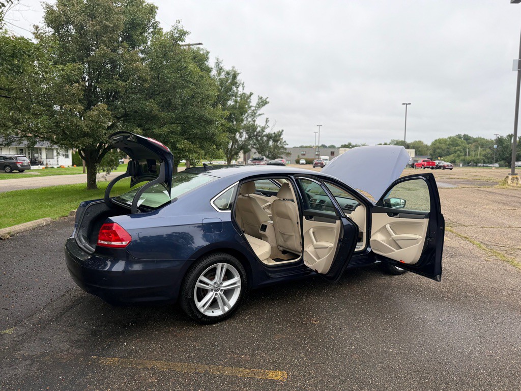 2014 Volkswagen Passat Image 25