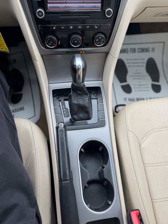 2014 Volkswagen Passat Image 29