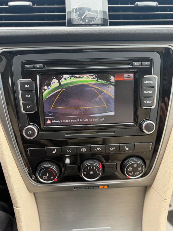 2014 Volkswagen Passat Image 30