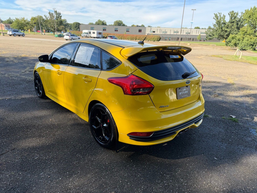 2017 Ford Focus Image 8