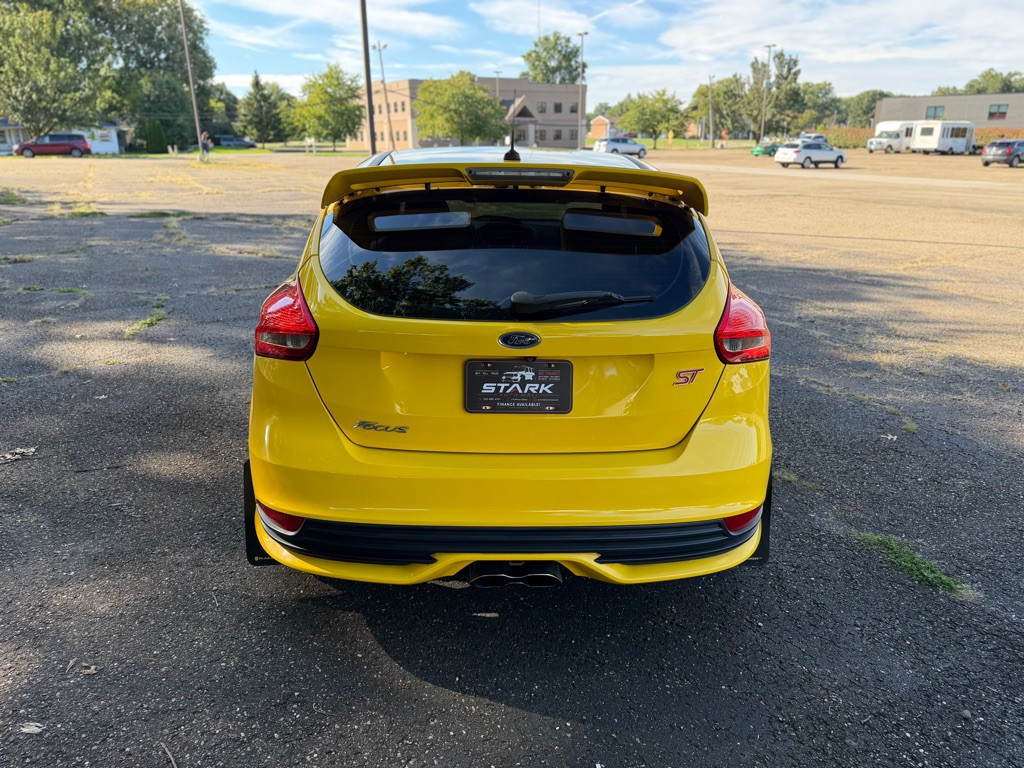 2017 Ford Focus Image 9
