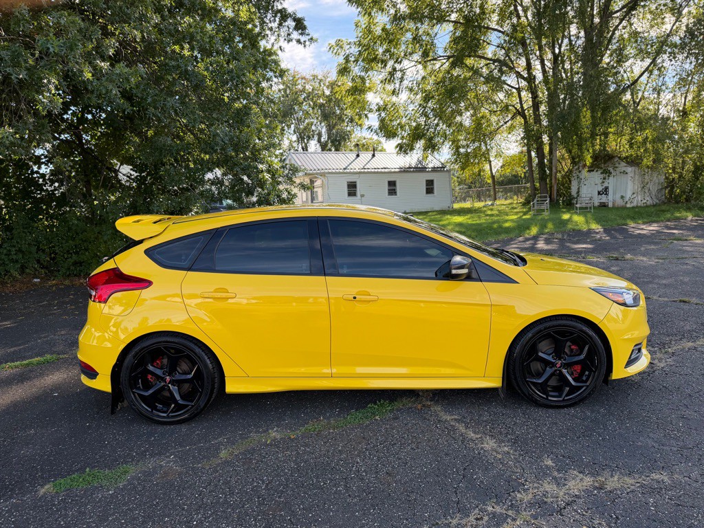 2017 Ford Focus Image 11