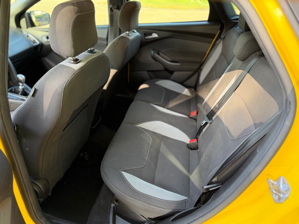 2017 Ford Focus Image 17